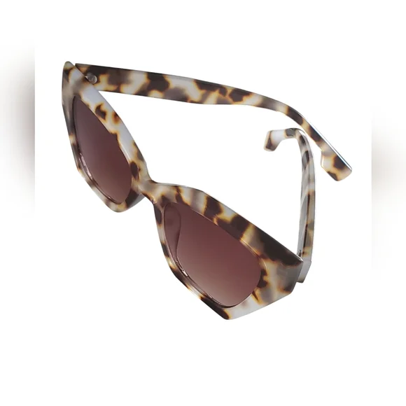 Cat-Eye Animal Print Sunglasses - Picture 4 of 5